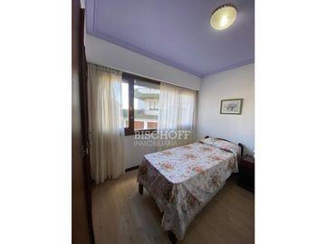DEPARTAMENTO DE 3 AMBIENTES CON COCHERA DOBLE, TODOS LOS SERVICIOS