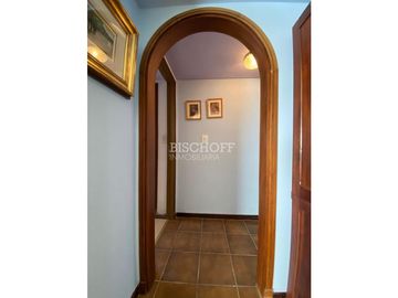 DEPARTAMENTO DE 3 AMBIENTES CON COCHERA DOBLE, TODOS LOS SERVICIOS
