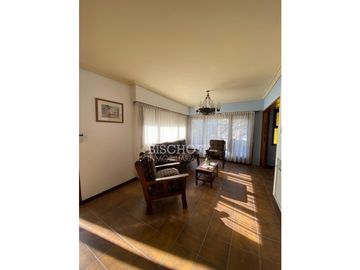 DEPARTAMENTO DE 3 AMBIENTES CON COCHERA DOBLE, TODOS LOS SERVICIOS