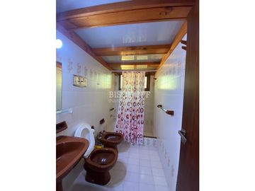 DEPARTAMENTO DE 3 AMBIENTES CON COCHERA DOBLE, TODOS LOS SERVICIOS