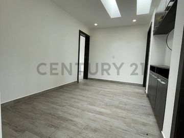 En venta casa con patio. Sector Tumbaco. El Arenal