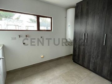 En venta casa con patio. Sector Tumbaco. El Arenal
