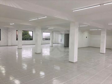 Edificio en venta en Magisterial Vista Bella