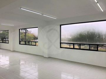 Edificio en venta en Magisterial Vista Bella