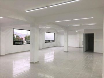 Edificio en venta en Magisterial Vista Bella
