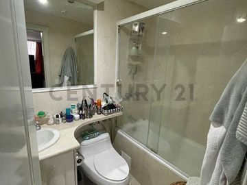 En venta suite. Sector La Carolina. Av Portugal