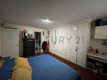 En venta suite. Sector La Carolina. Av Portugal