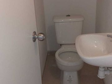 CASA EN VENTA HUEHUETOCA, EN PRIVADA, IMPECABLE.