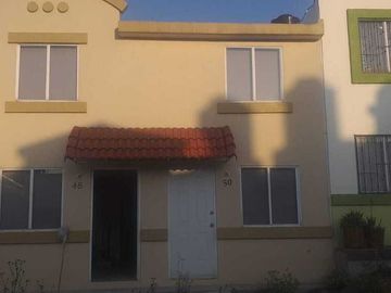 CASA EN VENTA HUEHUETOCA, EN PRIVADA, IMPECABLE.