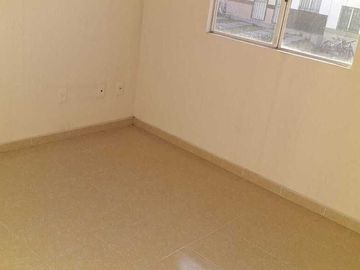 CASA EN VENTA HUEHUETOCA, EN PRIVADA, IMPECABLE.