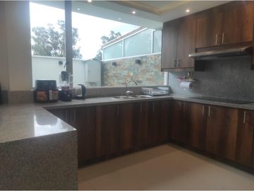 Conocoto, Casa, 154 m2, 3 habitaciones, 3 baños, 2 parqueaderos