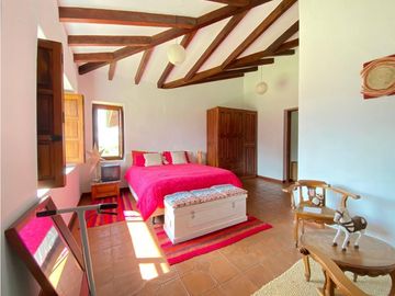 Pifo, 2 casas, 346 m2, terreno 3535 m2, parqueaderos