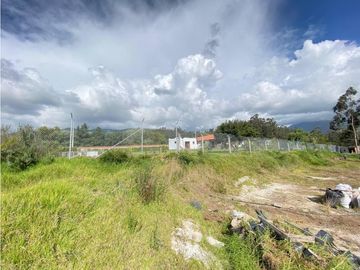 Pifo, 2 casas, 346 m2, terreno 3535 m2, parqueaderos