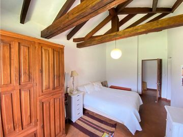 Pifo, 2 casas, 346 m2, terreno 3535 m2, parqueaderos
