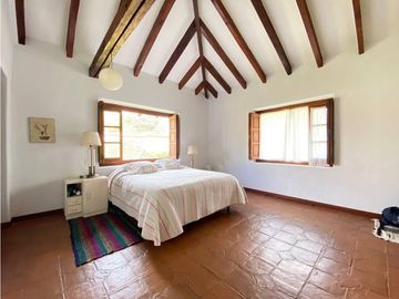Pifo, 2 casas, 346 m2, terreno 3535 m2, parqueaderos