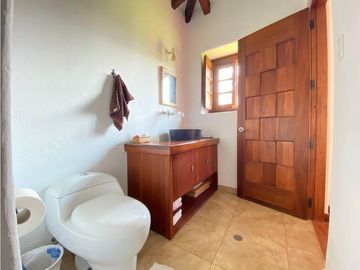 Pifo, 2 casas, 346 m2, terreno 3535 m2, parqueaderos