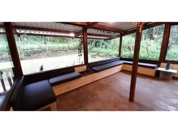 Mindo, Casa, 168 m2, terreno de 1840 m2, piscina, áreas verdes