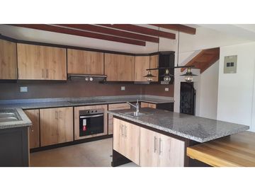 La Armenia, Casa, 210 m2, 3 habitaciones, 3 baños, 2 parqueaderos