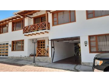 La Armenia, Casa, 210 m2, 3 habitaciones, 3 baños, 2 parqueaderos