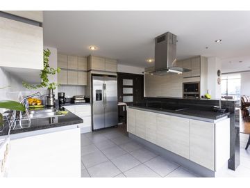 Bellavista, PH, 170 m2, 3 habitaciones, 4 baños, 2 parqueaderos,balcón