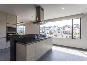 Bellavista, PH, 170 m2, 3 habitaciones, 4 baños, 2 parqueaderos,balcón