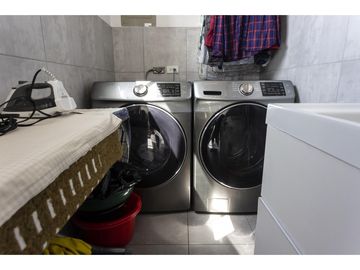 Bellavista, PH, 170 m2, 3 habitaciones, 4 baños, 2 parqueaderos,balcón