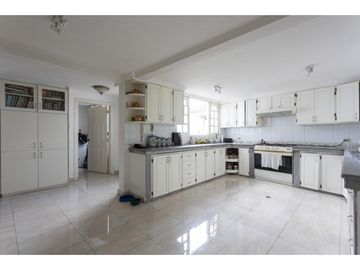 Urb El Condado, Casa, 480 m2, 4 habitaciones, 4 baños, 3 parqueaderos