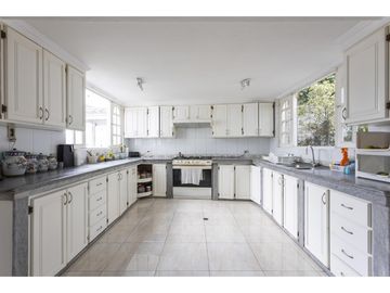 Urb El Condado, Casa, 480 m2, 4 habitaciones, 4 baños, 3 parqueaderos