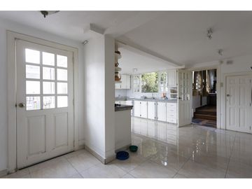 Urb El Condado, Casa, 480 m2, 4 habitaciones, 4 baños, 3 parqueaderos