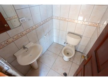 La Kennedy, Casa comercial en venta,  385 m2, 3 locales, 3 bodegas, 10 parqueaderos