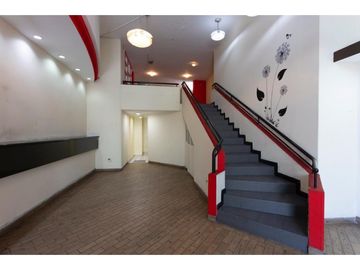 La Kennedy, Casa comercial en venta,  385 m2, 3 locales, 3 bodegas, 10 parqueaderos