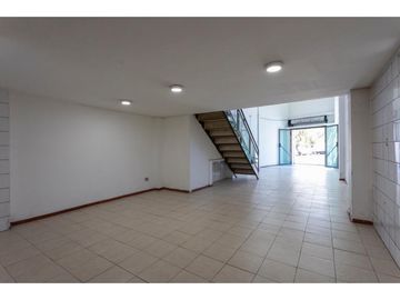 La Kennedy, Casa comercial en venta,  385 m2, 3 locales, 3 bodegas, 10 parqueaderos