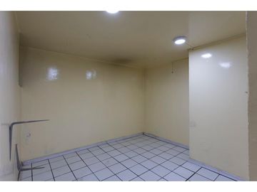 La Kennedy, Casa comercial en venta,  385 m2, 3 locales, 3 bodegas, 10 parqueaderos