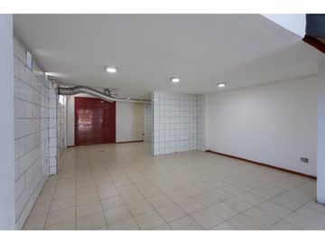 La Kennedy, Casa comercial en venta,  385 m2, 3 locales, 3 bodegas, 10 parqueaderos