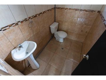 La Kennedy, Casa comercial en venta,  385 m2, 3 locales, 3 bodegas, 10 parqueaderos