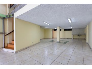 La Kennedy, Casa comercial en venta,  385 m2, 3 locales, 3 bodegas, 10 parqueaderos