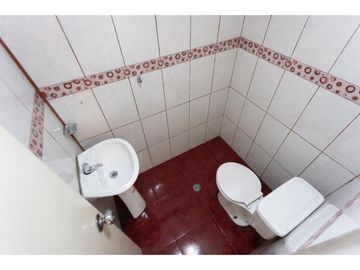 La Kennedy, Casa comercial en venta,  385 m2, 3 locales, 3 bodegas, 10 parqueaderos