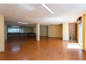 La Kennedy, Casa comercial en venta,  385 m2, 3 locales, 3 bodegas, 10 parqueaderos