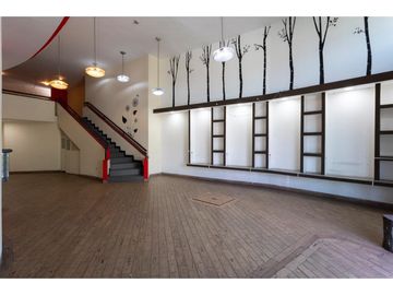 La Kennedy, Casa comercial en venta,  385 m2, 3 locales, 3 bodegas, 10 parqueaderos