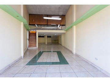 La Kennedy, Casa comercial en venta,  385 m2, 3 locales, 3 bodegas, 10 parqueaderos