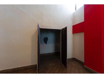 La Kennedy, Casa comercial en venta,  385 m2, 3 locales, 3 bodegas, 10 parqueaderos
