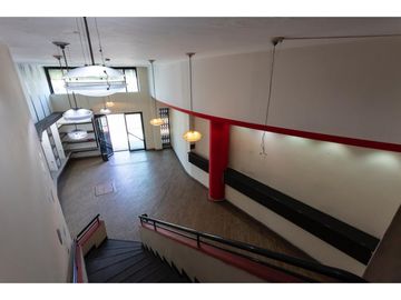 La Kennedy, Casa comercial en venta,  385 m2, 3 locales, 3 bodegas, 10 parqueaderos