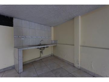 La Kennedy, Casa comercial en venta,  385 m2, 3 locales, 3 bodegas, 10 parqueaderos