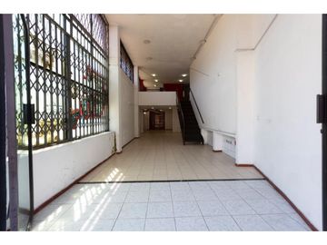 La Kennedy, Casa comercial en venta,  385 m2, 3 locales, 3 bodegas, 10 parqueaderos