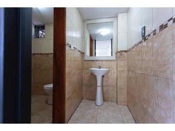 La Kennedy, Casa comercial en venta,  385 m2, 3 locales, 3 bodegas, 10 parqueaderos