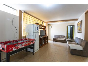 Cotocollao, Casa rentera en venta, 392 m2, 12 habitaciones, 9 baños, 2 parqueaderos