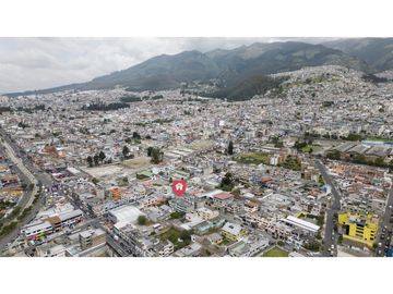 Cotocollao, Casa rentera en venta, 392 m2, 12 habitaciones, 9 baños, 2 parqueaderos