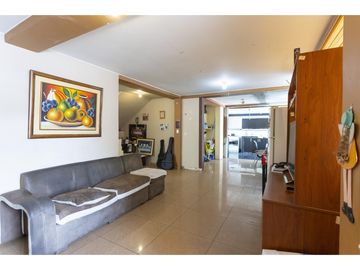 Cotocollao, Casa rentera en venta, 392 m2, 12 habitaciones, 9 baños, 2 parqueaderos