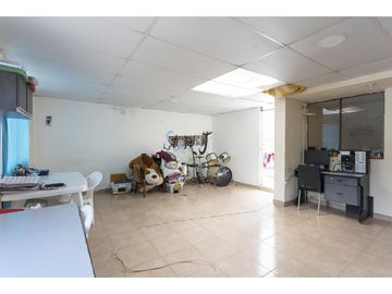 Cotocollao, Casa rentera en venta, 392 m2, 12 habitaciones, 9 baños, 2 parqueaderos