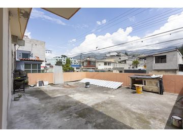 Cotocollao, Casa rentera en venta, 392 m2, 12 habitaciones, 9 baños, 2 parqueaderos